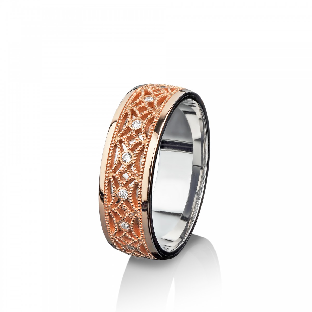 Обручальное кольцо из комбинированного золота с бриллиантами "Лунная призма"