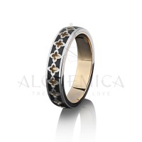 Золотое обручальное кольцо с черной эмалью Четырехлистный Клевер