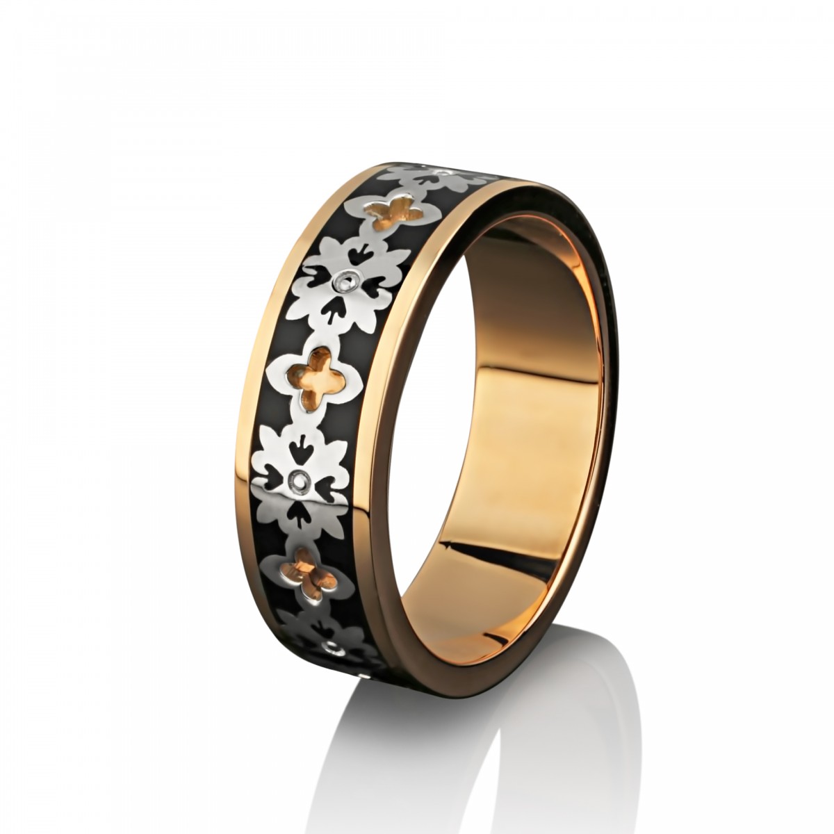 Золотое обручальное кольцо с эмалью