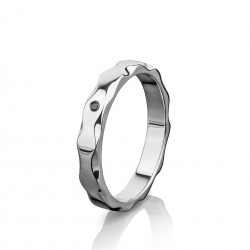 Обручальное кольцо с черным бриллиантом "Волна"
