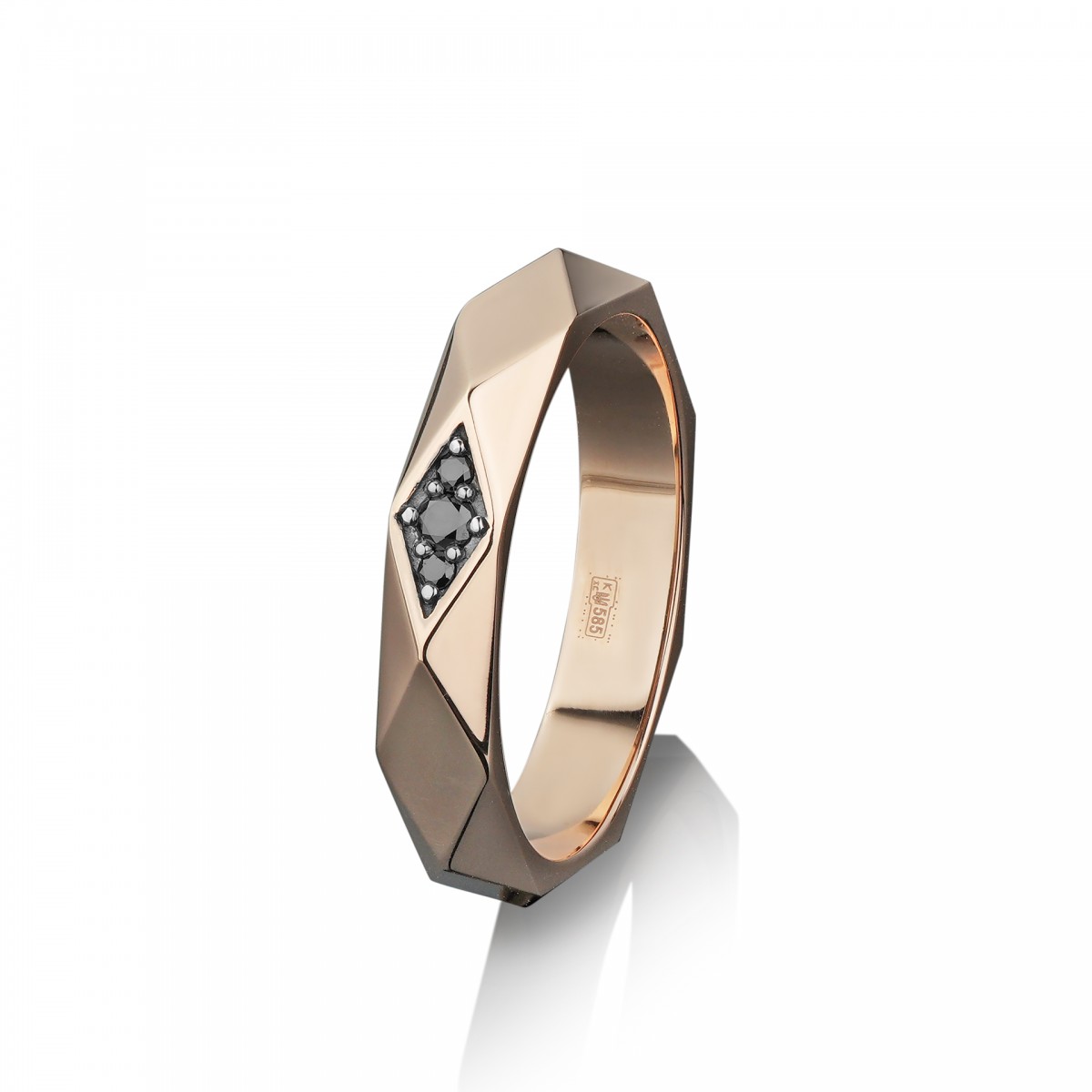 Обручальное кольцо из красного золота с черными бриллиантами "Фасет"